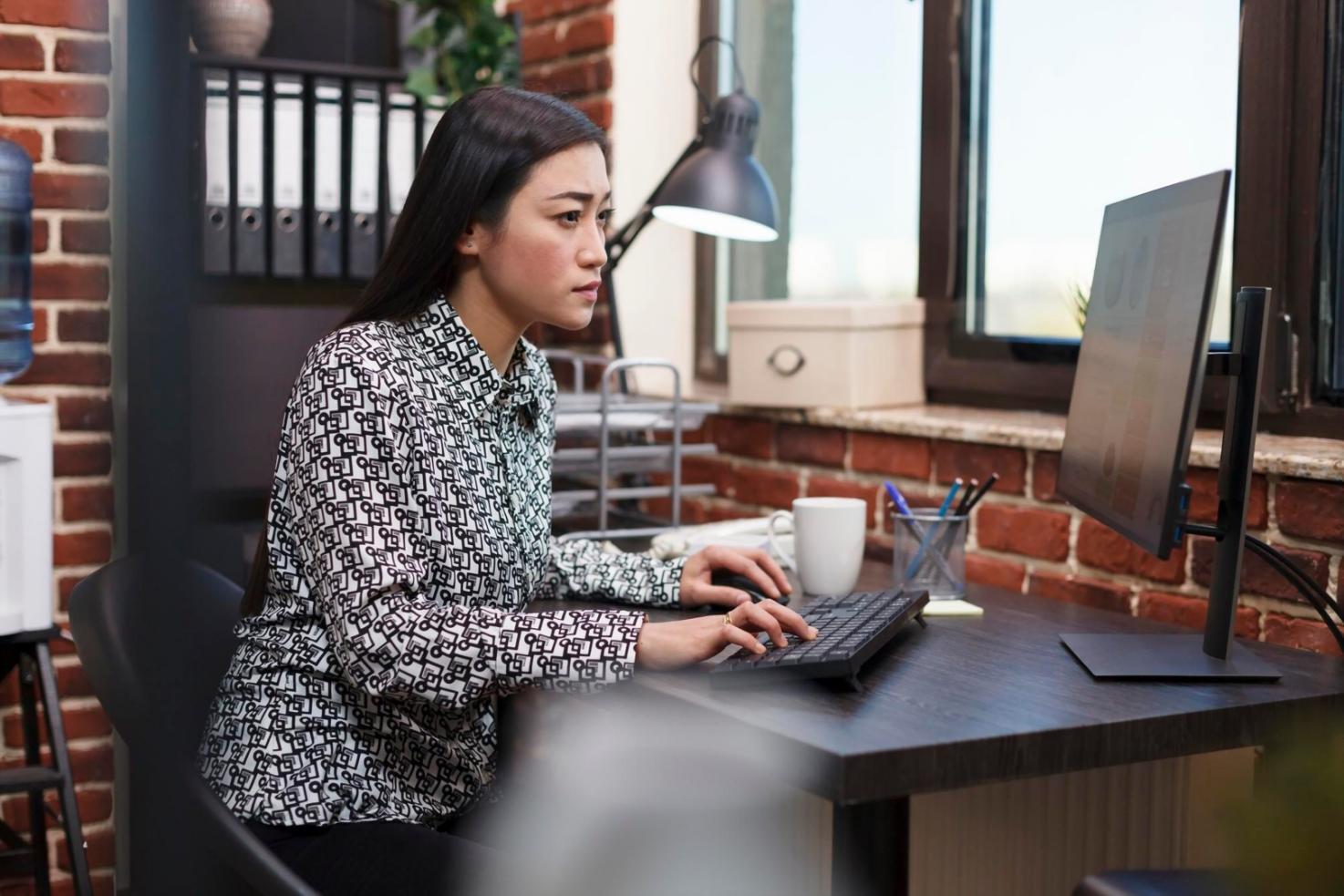 Materiały edukacyjne i narzędzia astrologiczne